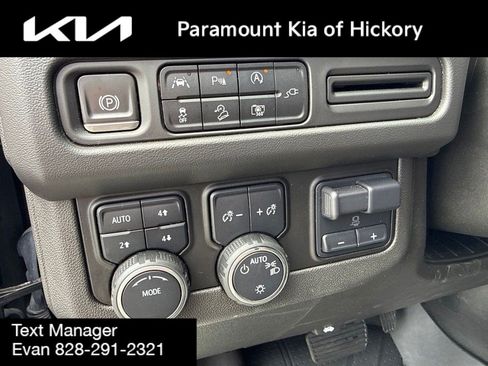 Used 2022 Chevrolet Tahoe Z71 w/ Luxury Package AWD/4WD image 23
