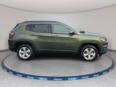 Used 2019 Jeep Compass Latitude AWD/4WD image 4