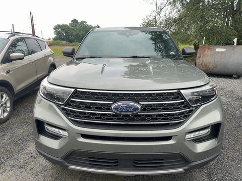 Used 2020 Ford Explorer XLT w/ Equipment Group 202A AWD/4WD image 2