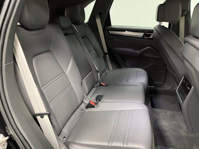 Used 2022 Porsche Cayenne Platinum Edition AWD/4WD image 53