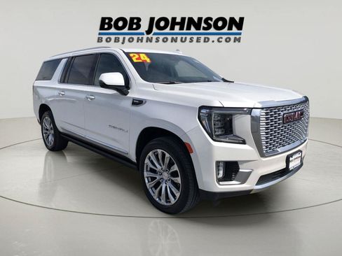Used 2024 GMC Yukon XL Denali AWD/4WD image 3