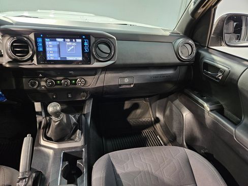 Used 2019 Toyota Tacoma TRD Sport AWD/4WD image 11