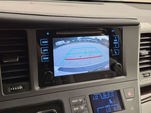 Used 2017 Toyota Sienna XLE w/ XLE Navigation Package FWD image 20