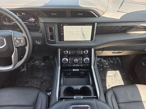 Used 2023 GMC Yukon XL Denali AWD/4WD image 15