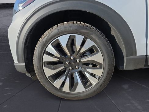 Used 2025 Ford Explorer Platinum w/ LUX Leather Package image 14