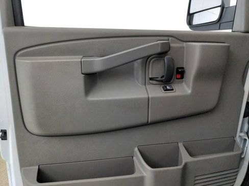 Used 2018 Chevrolet Express 3500 w/ Driver Convenience Package RWD image 23