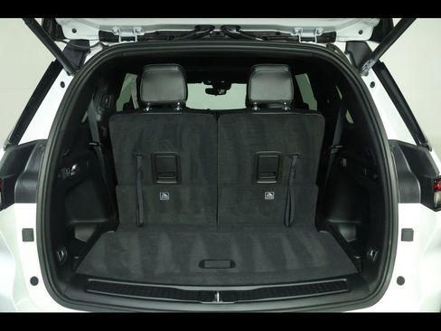 Used 2023 Jeep Grand Cherokee L Laredo image 16