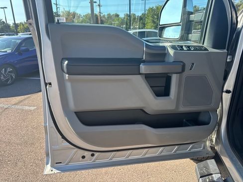Used 2019 Ford F350 XLT w/ XLT Premium Package AWD/4WD image 21