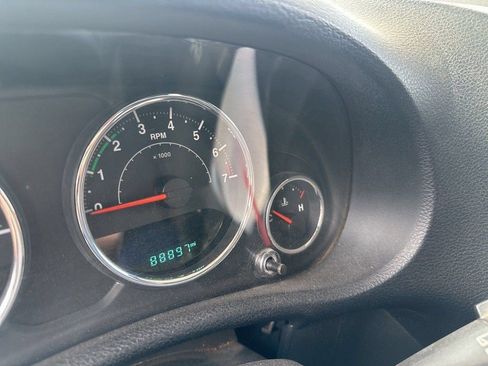 Used 2015 Jeep Wrangler Unlimited Rubicon w/ Connectivity Group AWD/4WD image 3