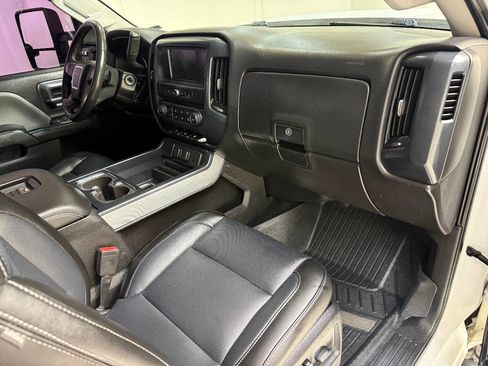 Used 2017 GMC Sierra 2500 Base 4x4 4dr Crew Cab LB w/ Sierra Convenience Package image 37