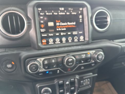 Used 2023 Jeep Wrangler Unlimited Rubicon 4xe w/ Cold Weather Group AWD/4WD image 25