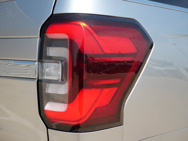 Used 2023 Ford Expedition Limited AWD/4WD image 9