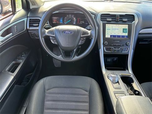 Used 2020 Ford Fusion SE image 7