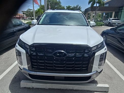 Used 2025 Hyundai Palisade Limited FWD image 2