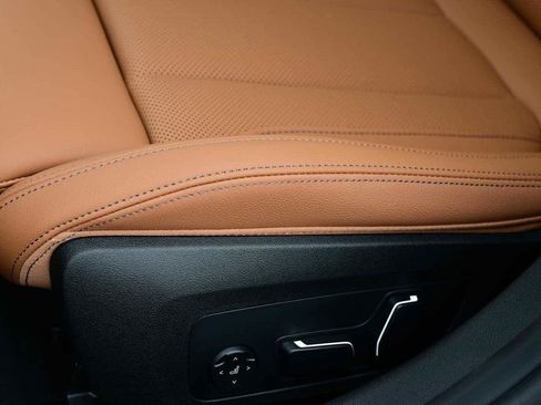 Certified 2025 BMW 330i Sedan w/ Premium Package RWD image 25