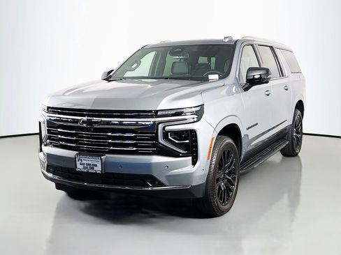 New 2025 Chevrolet Suburban Premier image 3