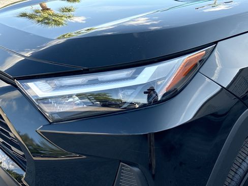 Used 2025 Toyota RAV4 XLE AWD/4WD image 9