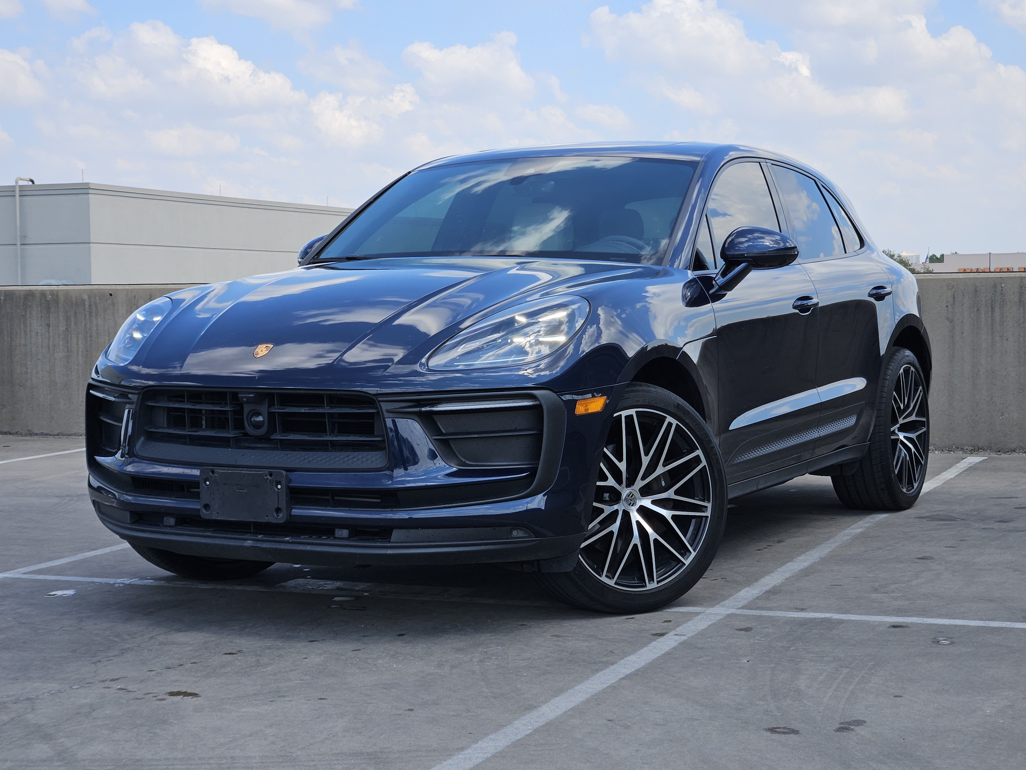 Certified 2023 Porsche Macan AWD/4WD image 1