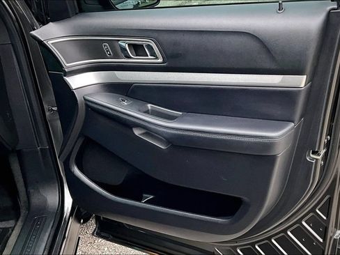Used 2017 Ford Explorer XLT w/ Equipment Group 202A FWD image 23