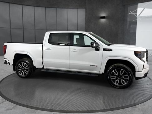 Used 2024 GMC Sierra 1500 AT4 w/ Technology Package AWD/4WD image 4