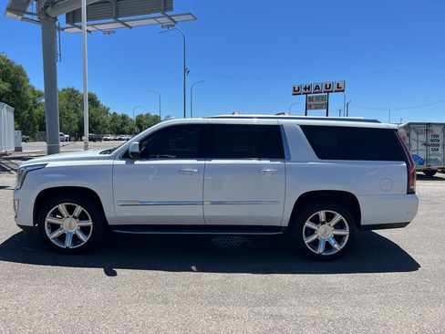Certified 2019 Cadillac Escalade ESV Luxury AWD/4WD image 2