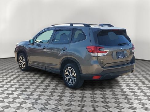 Used 2020 Subaru Forester Premium image 3
