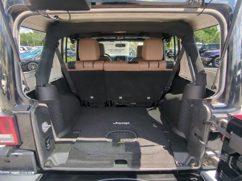 Used 2016 Jeep Wrangler Unlimited Sahara w/ Connectivity Group AWD/4WD image 14