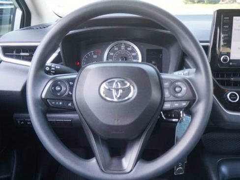 Used 2022 Toyota Corolla LE FWD image 12