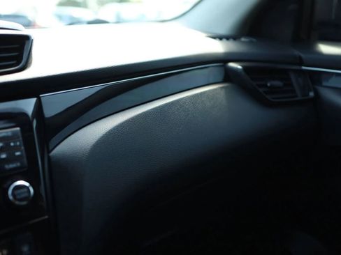 Used 2018 Nissan Rogue Sport SL w/ SL Premium Package image 29