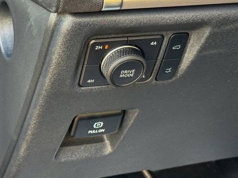 Used 2025 Ford Expedition Active AWD/4WD image 28