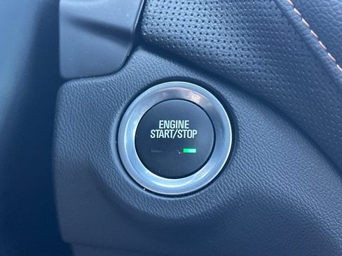 Used 2023 Chevrolet Equinox Premier FWD image 32