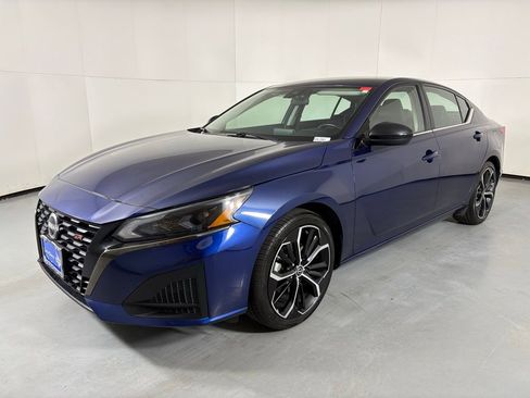 Used 2023 Nissan Altima 2.5 SR FWD image 4