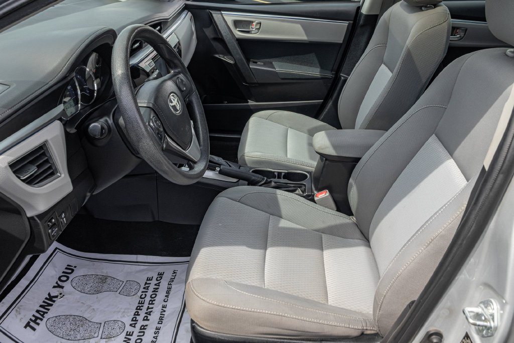 Used 2015 Toyota Corolla LE FWD image 14