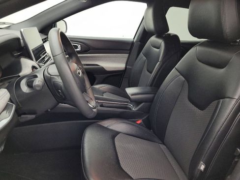 Used 2024 Jeep Compass Latitude image 17