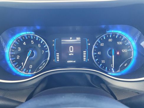 Used 2020 Chrysler Pacifica Touring w/ S Appearance Package image 22