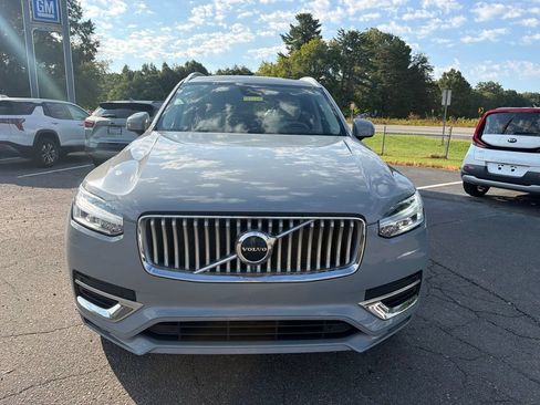Used 2024 Volvo XC90 B5 Core w/ Protection Package AWD/4WD image 8