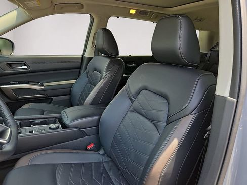 Used 2024 Nissan Pathfinder Platinum AWD/4WD image 14