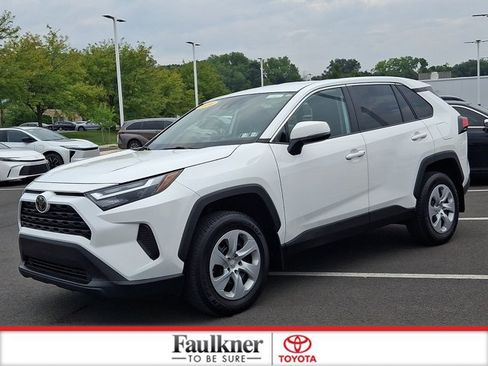 Used 2024 Toyota RAV4 LE AWD/4WD image 3