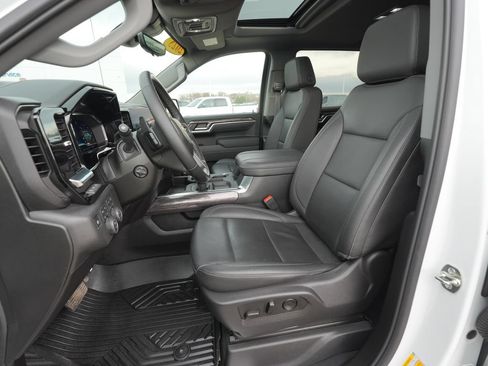 Used 2025 Chevrolet Silverado 1500 LTZ AWD/4WD image 17