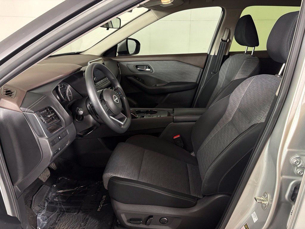Used 2023 Nissan Rogue SV FWD image 16