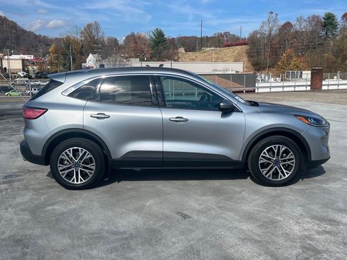 Used 2022 Ford Escape SEL image 2