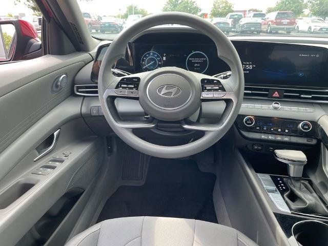 Used 2024 Hyundai Elantra Blue FWD image 12