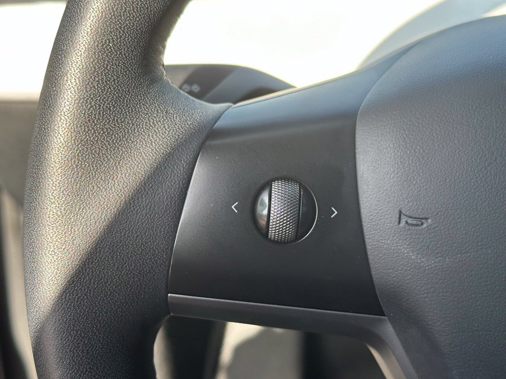 Used 2023 Tesla Model Y Long Range AWD/4WD image 30