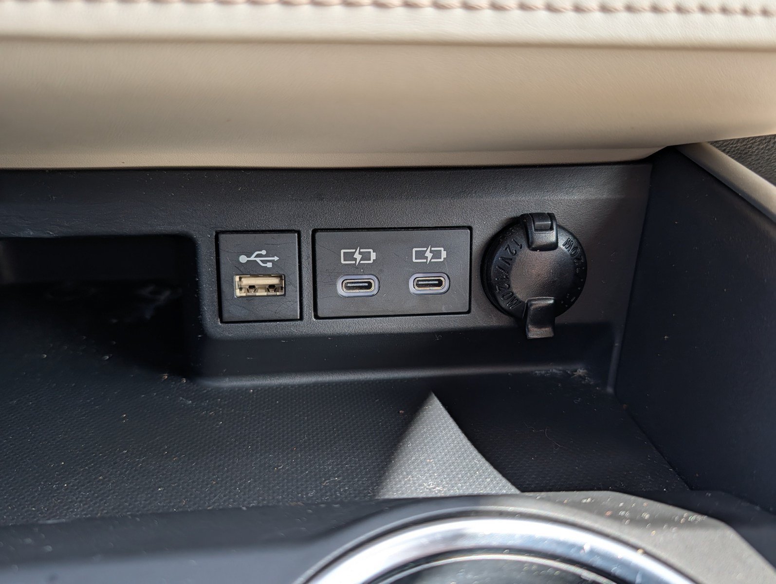Used 2023 Toyota Highlander XLE AWD/4WD image 33