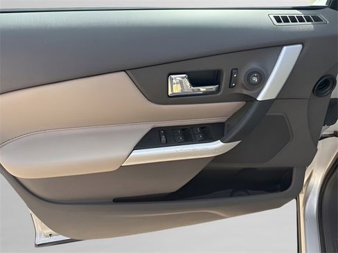 Used 2013 Ford Edge SE image 10