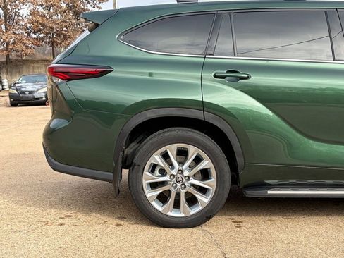 Used 2024 Toyota Highlander Limited image 8