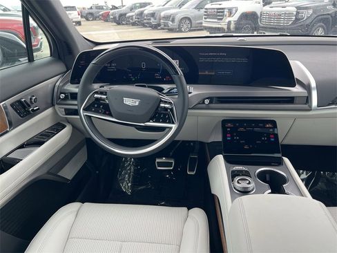 New 2026 Cadillac Vistiq Sport image 11