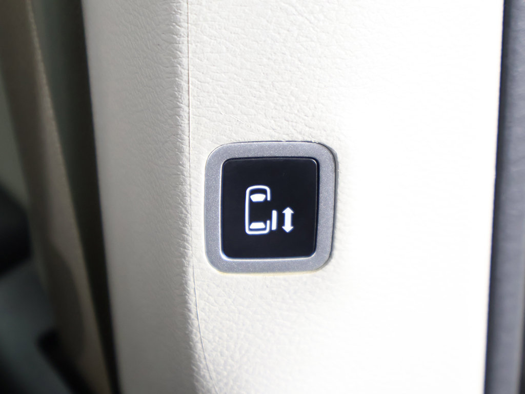 Used 2023 Chrysler Pacifica Touring-L FWD image 52
