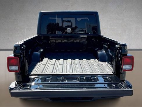 Used 2023 Jeep Gladiator Sport image 30