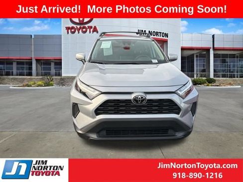 Used 2025 Toyota RAV4 XLE w/ Convenience Package FWD image 2